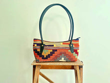 Charger l'image dans la galerie, BAGUETTE KILIM BAG 8
