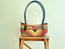 Charger l'image dans la galerie, BAGUETTE KILIM BAG 8
