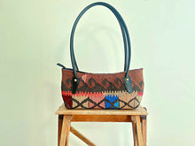 Charger l'image dans la galerie, BAGUETTE KILIM BAG 9
