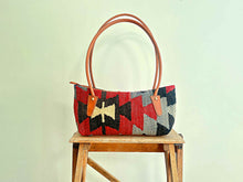Charger l'image dans la galerie, BAGUETTE KILIM BAG 10
