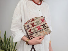 Lade das Bild in den Galerie-Viewer, Kelim-Taschen
