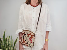 Cargar imagen en el visor de la galería, KILIM BAG - 17
