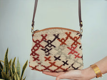 Cargar imagen en el visor de la galería, KILIM BAG - 17
