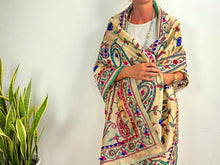 Carica l'immagine nel visualizzatore di Gallery, EMBROIDERY SILK SCARF 22

