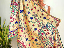 Carica l'immagine nel visualizzatore di Gallery, EMBROIDERY SILK SCARF 22
