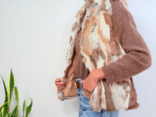 Cargar imagen en el visor de la galería, FUR VEST - NATURAL
