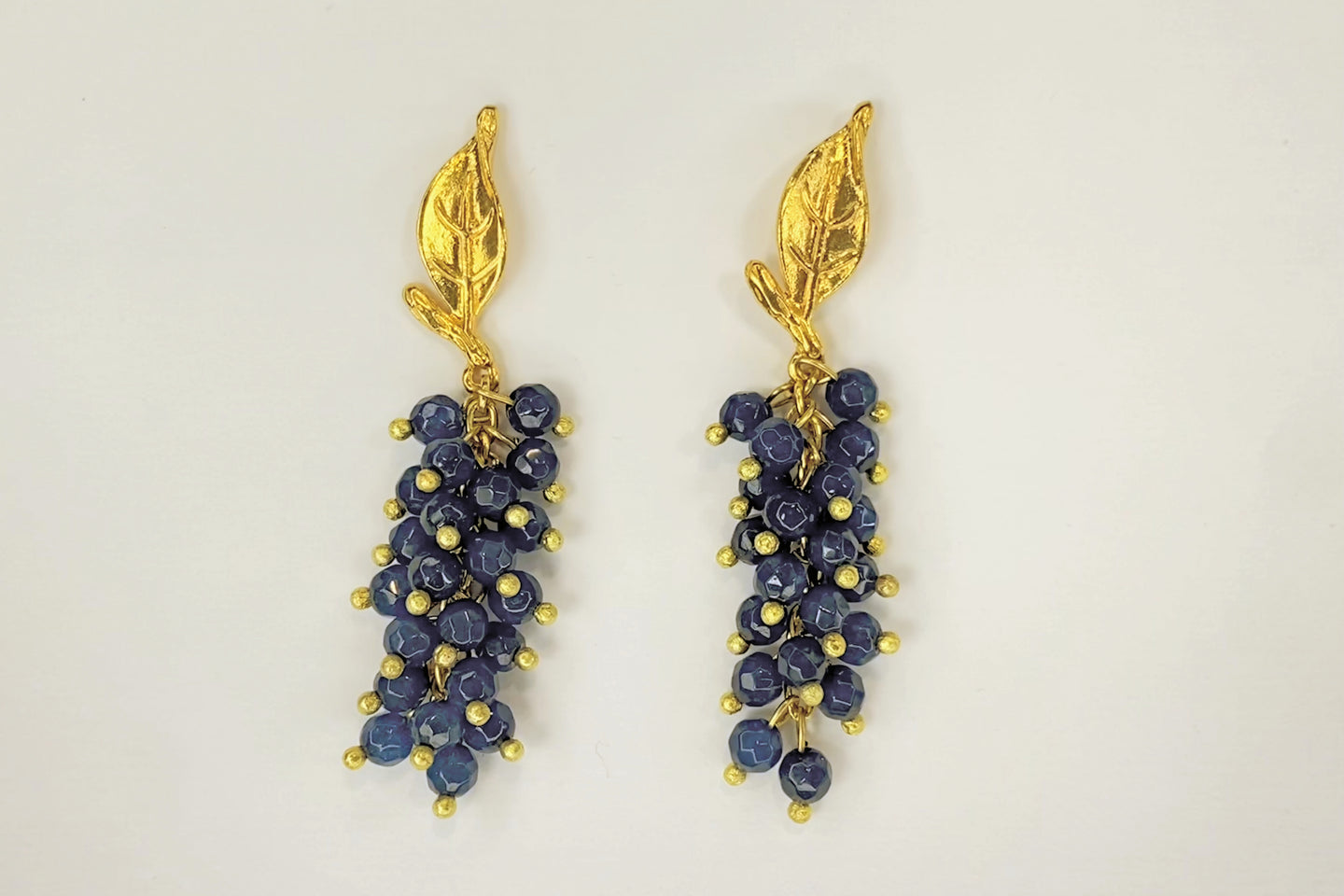 LONG GRAPE EARRING - NAVY