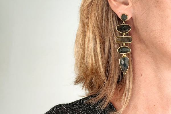 CHANDELIER EARRING - GREY