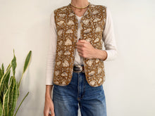Load image into Gallery viewer, QUILTED VEST RED &amp; BROWN
