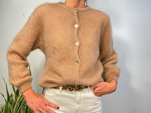 Cargar imagen en el visor de la galería, MOHAIR BUTTON CARDIGAN - CAMEL
