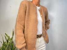 Cargar imagen en el visor de la galería, MOHAIR BUTTON CARDIGAN - CAMEL
