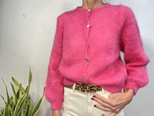 Cargar imagen en el visor de la galería, MOHAIR BUTTON CARDIGAN - PINK
