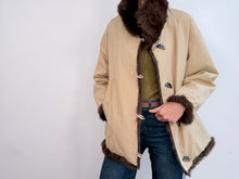 Load image into Gallery viewer, BOMBER COAT - CAMEL
