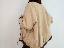 Load image into Gallery viewer, BOMBER COAT - CAMEL
