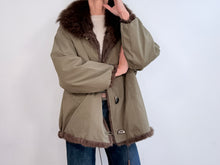 Load image into Gallery viewer, BOMBER COAT - GREEN
