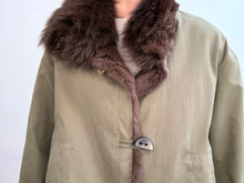 Load image into Gallery viewer, BOMBER COAT - GREEN
