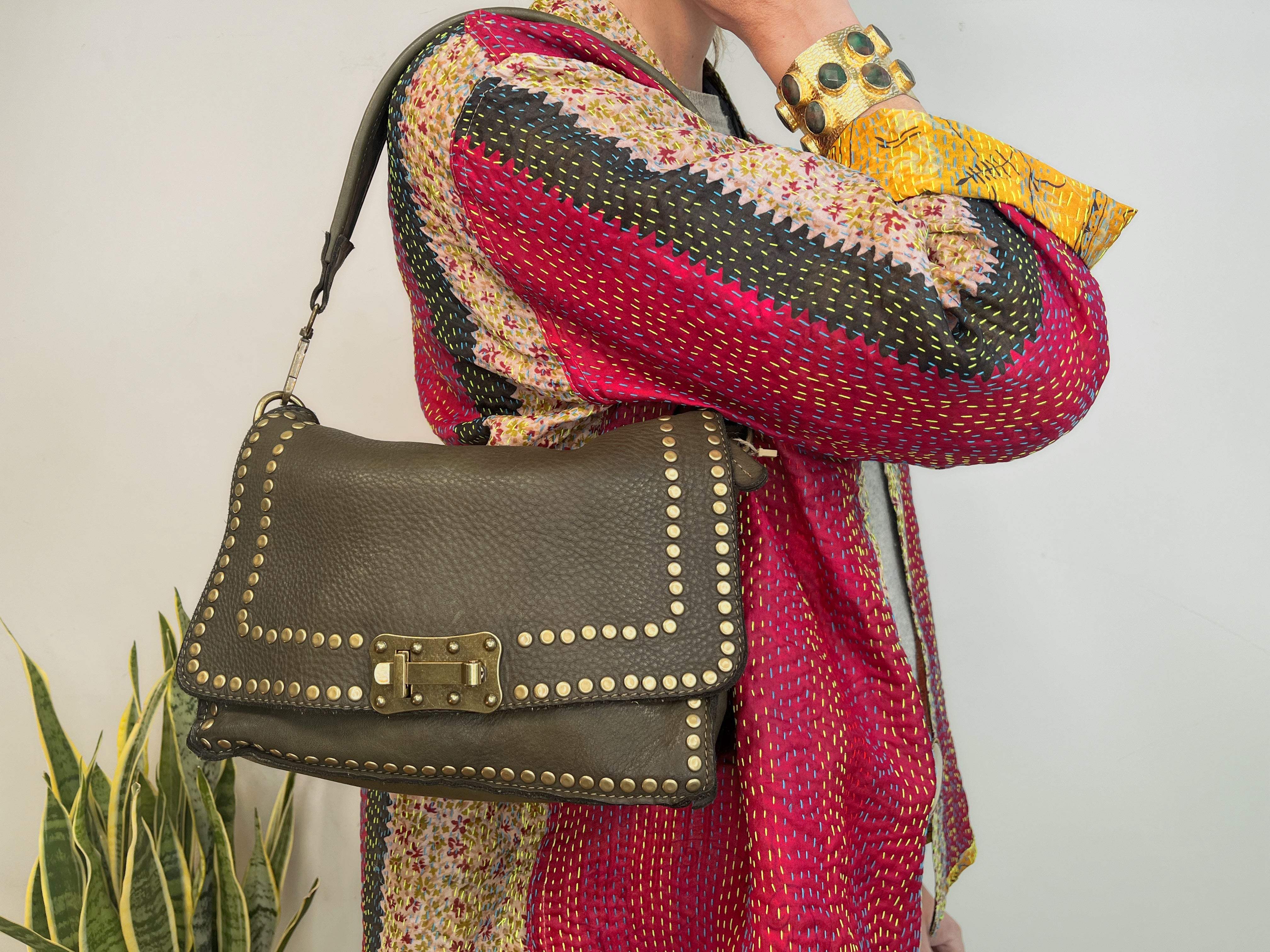 STUD WASHED LEATHER BAG GREEN – SPANISH & SISTERS