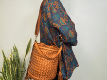 Load image into Gallery viewer, BRAIDED BUCKET BAG CAMEL
