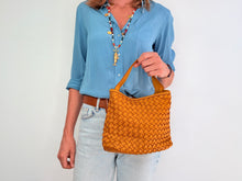 Charger l'image dans la galerie, NEW BUCKET BAG MOSTAZA
