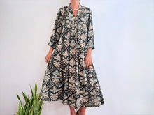 Cargar imagen en el visor de la galería, INDIGO DRESS - CREAM
