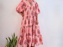 Lade das Bild in den Galerie-Viewer, SAINT-TROPEZ – BLAUES GESTREIFTES KLEID
