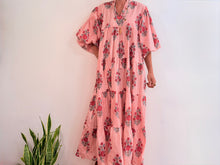 Lade das Bild in den Galerie-Viewer, SAINT-TROPEZ – BLAUES GESTREIFTES KLEID
