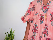 Lade das Bild in den Galerie-Viewer, SAINT-TROPEZ – BLAUES GESTREIFTES KLEID
