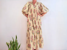 Lade das Bild in den Galerie-Viewer, SAINT-TROPEZ – BLAUES GESTREIFTES KLEID
