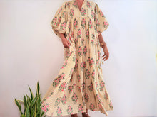 Lade das Bild in den Galerie-Viewer, SAINT-TROPEZ – BLAUES GESTREIFTES KLEID
