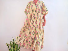 Lade das Bild in den Galerie-Viewer, SAINT-TROPEZ – BLAUES GESTREIFTES KLEID
