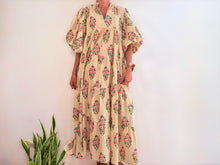 Lade das Bild in den Galerie-Viewer, SAINT-TROPEZ – BLAUES GESTREIFTES KLEID
