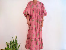 Lade das Bild in den Galerie-Viewer, SAINT-TROPEZ – BLAUES GESTREIFTES KLEID
