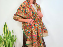 Cargar imagen en el visor de la galería, EMBROIDERY SILK SCARF 29
