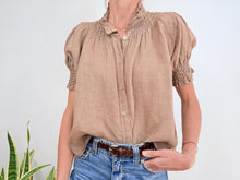 Charger l'image dans la galerie, CAMISA LINO FRUNCES - AVELLANA
