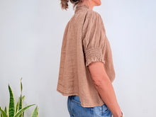 Charger l'image dans la galerie, CAMISA LINO FRUNCES - AVELLANA
