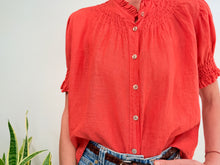 Cargar imagen en el visor de la galería, CAMISA LINO FRUNCES - CORAL
