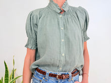 Charger l'image dans la galerie, CAMISA LINO FRUNCES - VERDE
