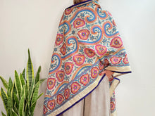 Cargar imagen en el visor de la galería, EMBROIDERY SILK SCARF 16
