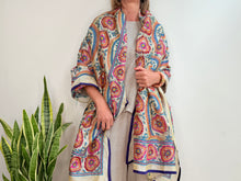 Cargar imagen en el visor de la galería, EMBROIDERY SILK SCARF 16
