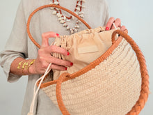 Load image into Gallery viewer, Two-tone basket bag - cream
