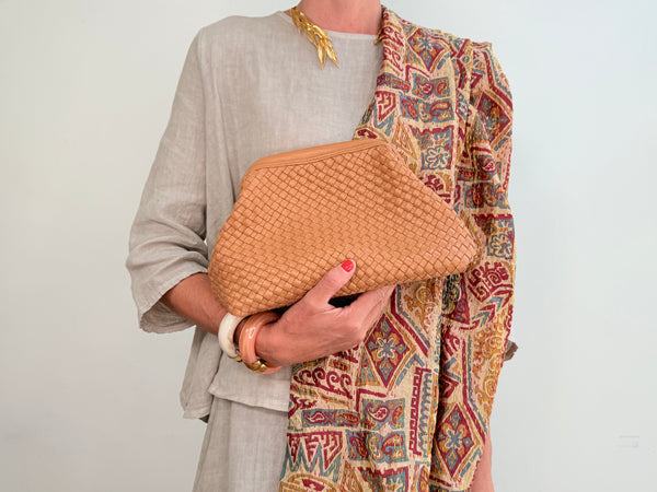 FLORENCIA CLUTCH BAG - CAMEL