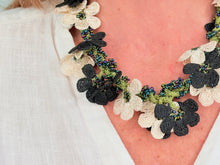 Cargar imagen en el visor de la galería, BOUQUET NECKLACE - 6
