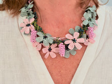 Cargar imagen en el visor de la galería, BOUQUET NECKLACE - 7
