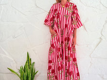 Lade das Bild in den Galerie-Viewer, SAINT-TROPEZ - ROTES GESTREIFTES KLEID
