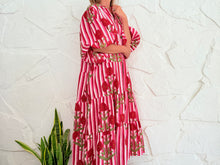 Lade das Bild in den Galerie-Viewer, SAINT-TROPEZ - ROTES GESTREIFTES KLEID
