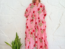 Lade das Bild in den Galerie-Viewer, SAINT-TROPEZ – ROSA GESTREIFTES KLEID
