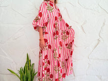 Lade das Bild in den Galerie-Viewer, SAINT-TROPEZ – ROSA GESTREIFTES KLEID
