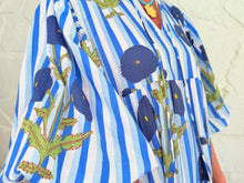 Lade das Bild in den Galerie-Viewer, SAINT-TROPEZ – BLAUES GESTREIFTES KLEID
