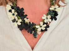 Cargar imagen en el visor de la galería, BOUQUET NECKLACE - 18
