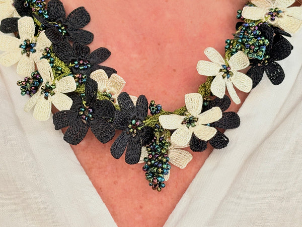 BOUQUET NECKLACE - 18